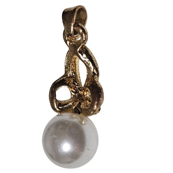 Elegant Gold Tone Crystal Infinity Pendant Faux Pearl Accent Classic Jewelry - Picture 2 of 4